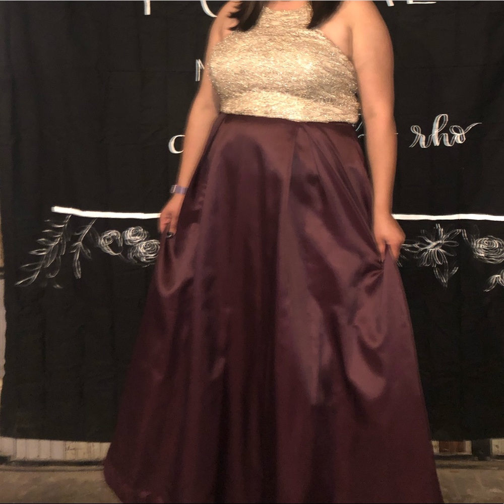 Dress in the photo